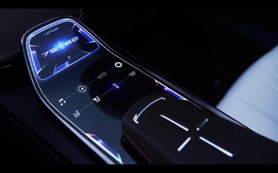 Детали интерьера Lexus LF-1 Limitless 2018 года  (фото 60 из 72)